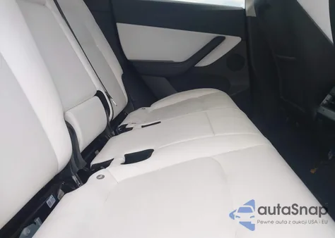 2021 Tesla Model Y Long Range Dual Motor All-Wheel Drive z USA, uszkodzony, nr VIN 5YJYGDEE2MF078989